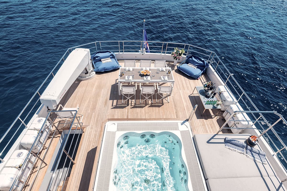 The sundeck spa pool aboard Motor Yacht Serenitas, seen from above
